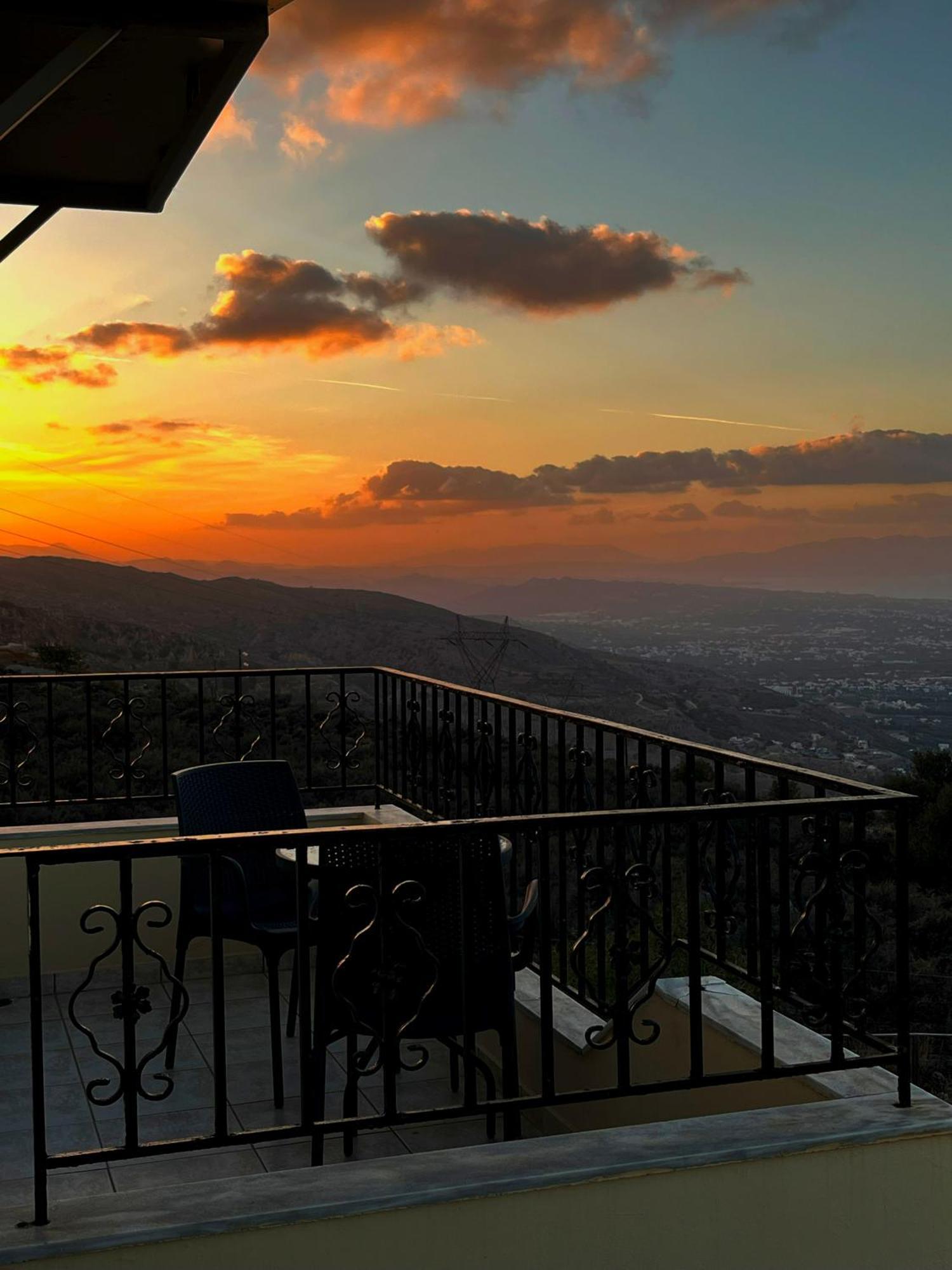 Panos Village Maláxa Buitenkant foto